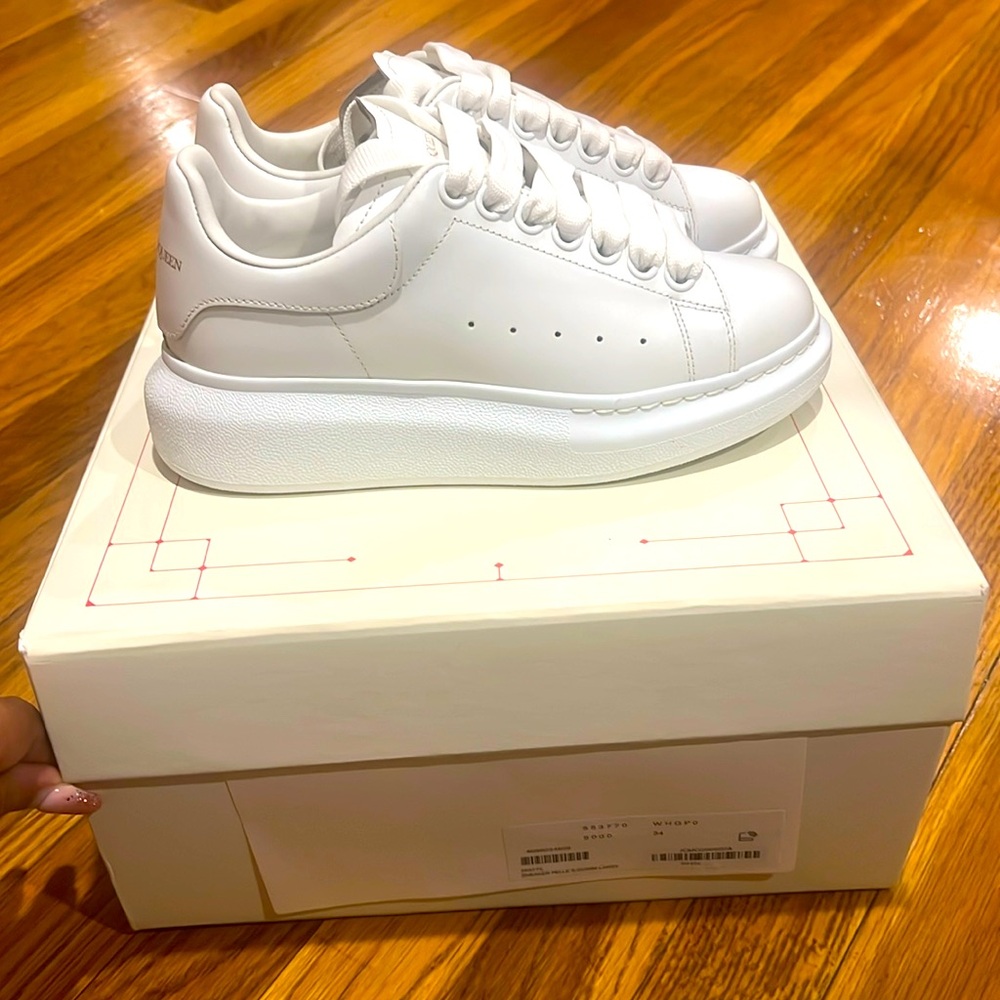 Kids Authentic Alexander McQueen size 34 white